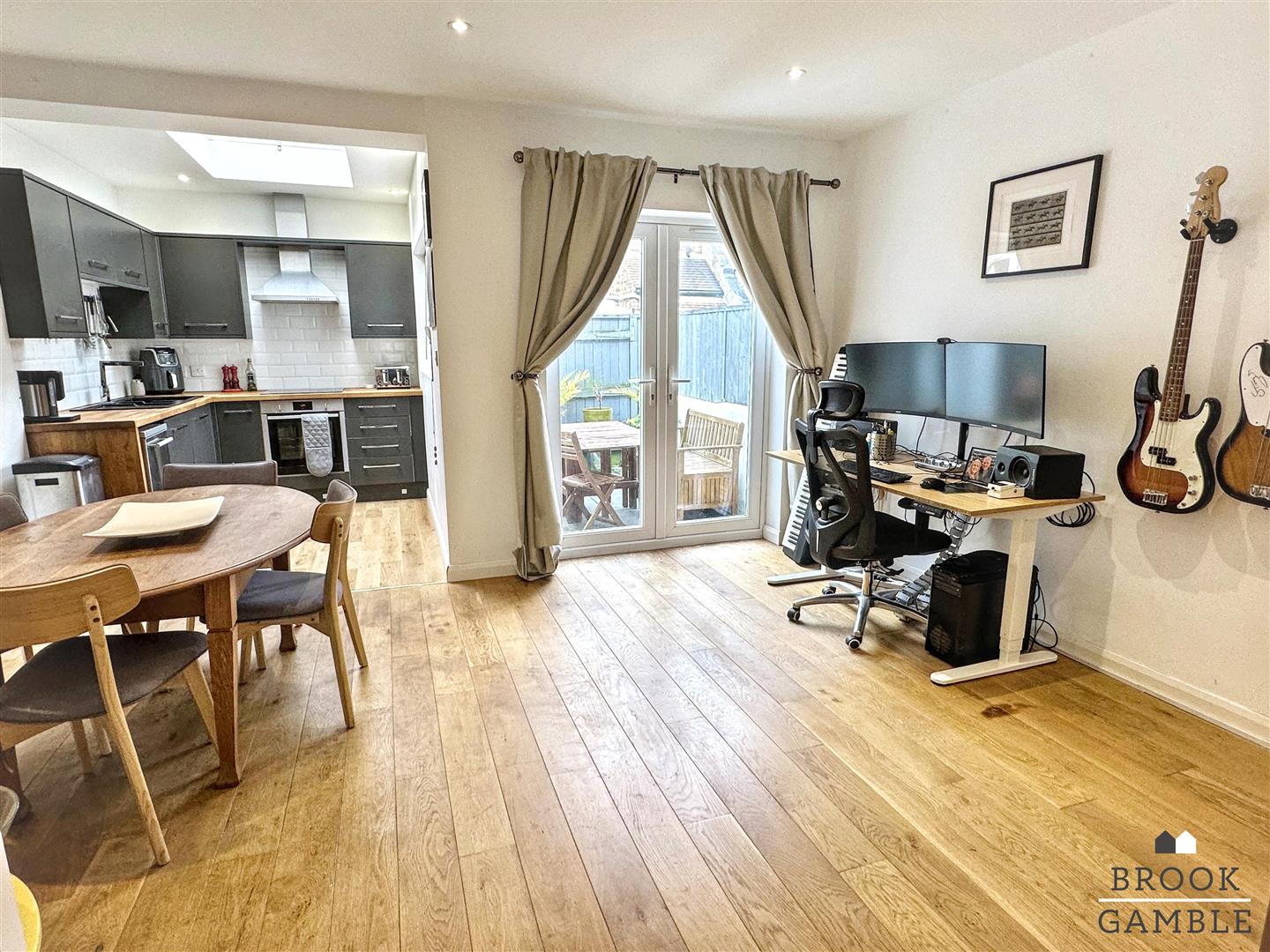 2 Bedroom House. Melbourne Road in Eastbourne,  7